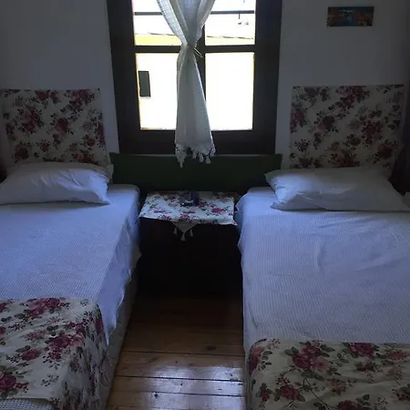 Konukevi Hayat Alti